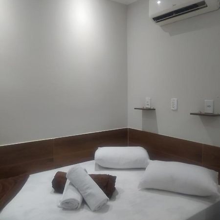 Pousada Quarto Casal Com Ar,Frigobar, Garagem Aparecida  Extérieur photo